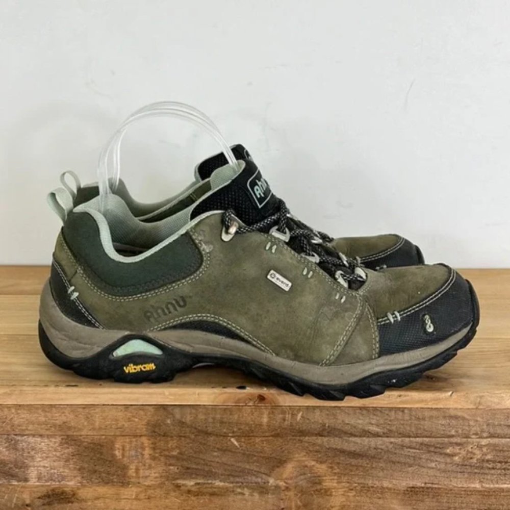 Ahnu Montara 11 waterproof hiking athletic shoes green women’s size 9